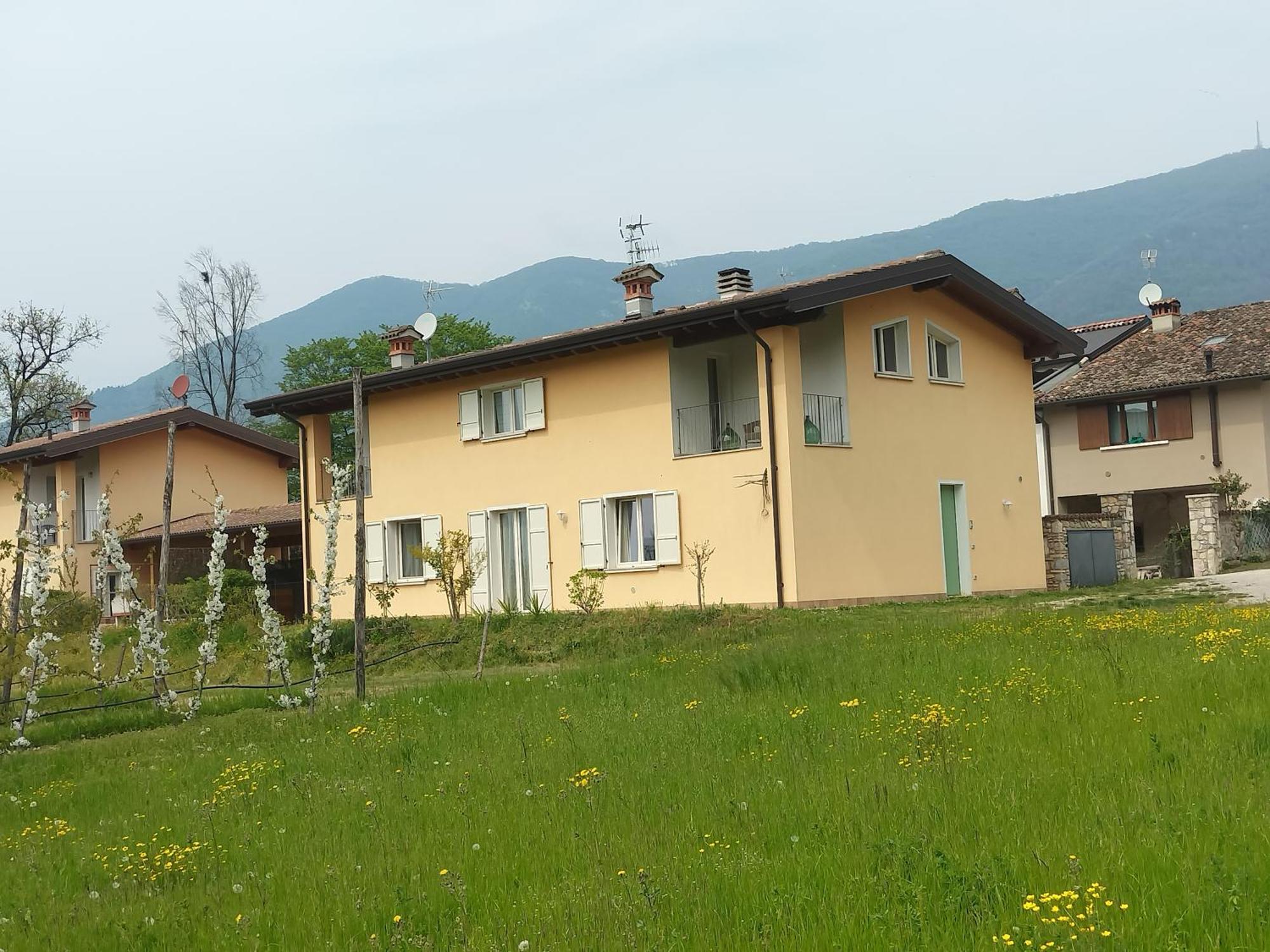 Cascina Legnago Trilocale A 6 Chilometri Da Salo' Apartamento Villanuova sul clisi Exterior foto